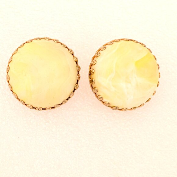 vintage Jewelry - Pale lemon yellow and white swirl design vintage clip on earrings